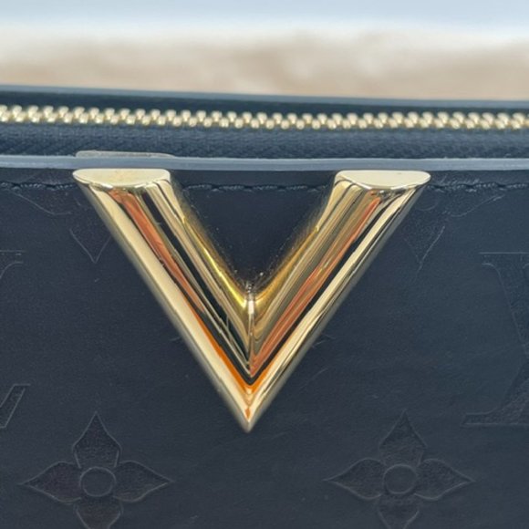 Louis Vuitton Handbag - Picture 14 of 16